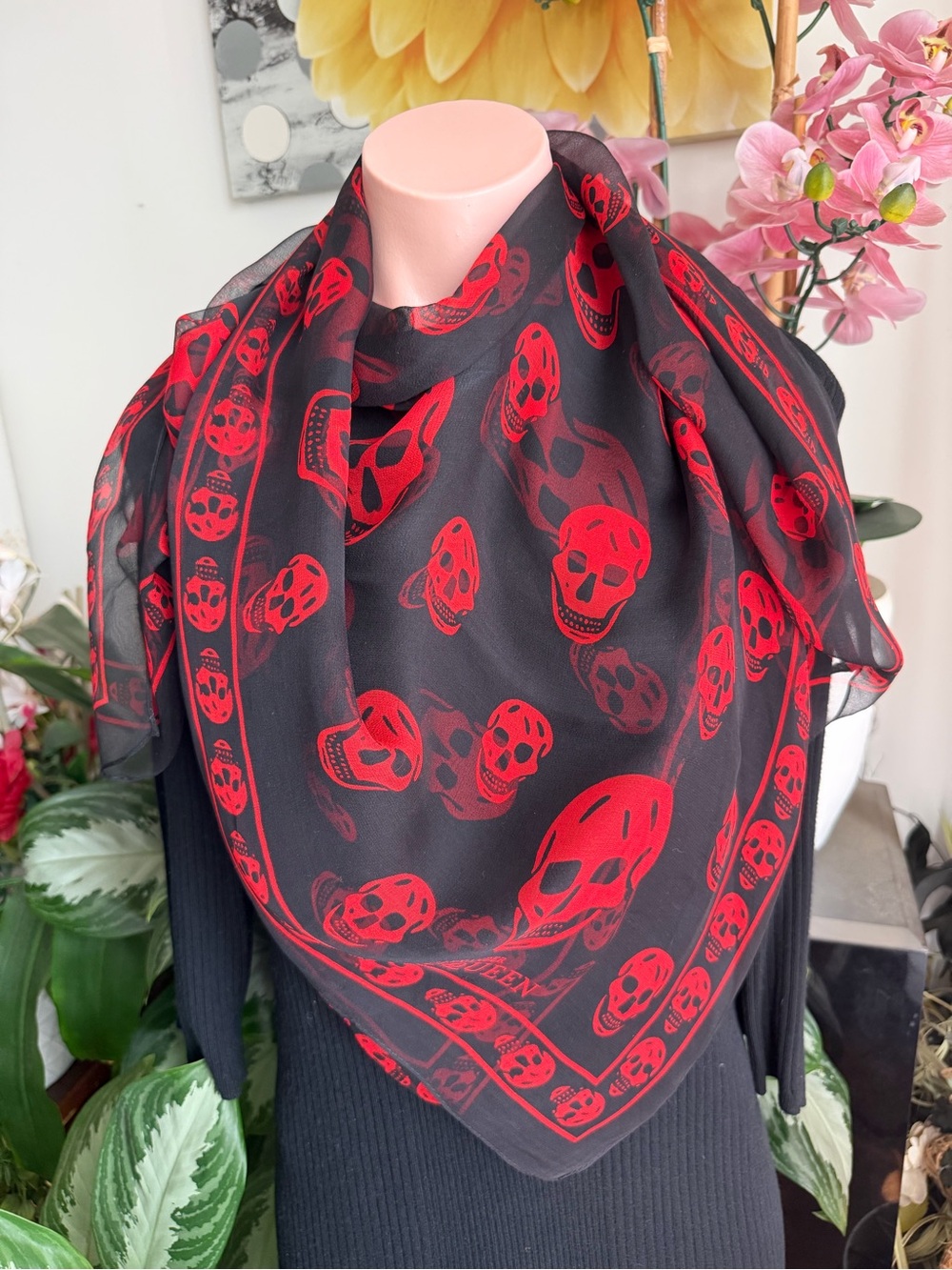 Alexander McQueen Silk Skull wrap shawl Scarf. - Picture 9 of 16